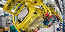 Stellantis, Mirafiori si ferma ancora: ennesimo stop per la Fiat 500 ibrida. Fiom: senza un nuovo modello &egrave; il collasso