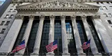 La diretta da Wall Street | Le Borse Usa chiudono in calo, Nasdaq -0,2%. Bene l&rsquo;asta dei T-bond, gi&ugrave; i rendimenti