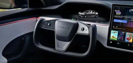 Tesla, ricavi oltre le stime, ma utili sotto le attese. Musk accelera su robotaxi e cybercab