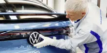 Crisi Volkswagen, consegne globali in calo del 6% a causa della Cina. Ma gli ordini di auto elettriche in Europa volano: +50%