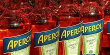 Campari punta sull’Aperol Spritz negli Usa al posto della birra: la strategia del ceo Hunt