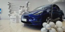 Tesla, maxi richiamo in Cina: 3 milioni di auto per problemi di sicurezza alle maniglie delle portiere