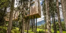 Sleep tourism: il lusso di dormire bene in un resort sospeso tra gli alberi in Alto Adige
