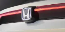 Honda alza le stime 2026-27 dopo utili oltre le attese: primo trimestre in forte ripresa grazie allo yen debole