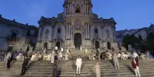 Pochissimi invitati, un concerto privato e la magia della Sicilia: dentro l&rsquo;evento esclusivo di Brunello Cucinelli