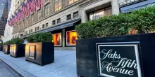 Saks Global ricorre al Chapter 11: crisi per i grandi magazzini di lusso sulla Fifth Avenue