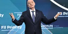 Fifa, il presidente Gianni Infantino fa marcia indietro: non vender&agrave; pi&ugrave; le quote dei Mondiali a investitori privati