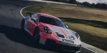 Porsche trasforma la 911 GT3 in un&rsquo;auto da corsa: ecco la nuova Challenge