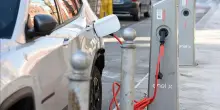 Enel, ai clienti sconti sulle colonnine e buoni contro il caro-carburanti