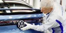 Volkswagen taglier&agrave; 19 mila lavoratori in Germania entro fine anno. E ridurr&agrave; ancora la capacit&agrave; produttiva