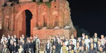 Dolce&Gabbana porta l&rsquo;Alta sartoria al Teatro greco di Taormina. Tra i guest la stella dei Mondiali di calcio Haaland