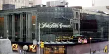 Saks global ottiene altri 300 milioni di dollari per sostenere il rilancio