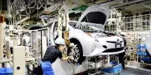 Toyota taglia ancora la produzione di auto fuori dal Giappone per il caro energia e la crisi in Medio Oriente