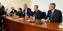 Ex Ilva, il governo pronto a trattare a oltranza per salvare Taranto. Intanto Genova si fa avanti sul rigassificatore