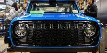 Stellantis, maxi-richiamo per 1,3 milioni di Jeep Wrangler e Gladiator: c&rsquo;&egrave; il rischio di incendio