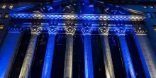 La diretta da Wall Street | Futures sui listini Usa in rialzo. I dati negativi sull&rsquo;occupazione allontanano l&rsquo;aumento dei tassi