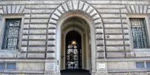 Intesa Sanpaolo-Mps, ecco tutti i numeri della nuova superbanca: ricavi, utili, dividendi e azionisti