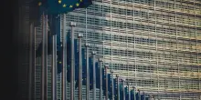 Fusioni, l&rsquo;Ue accelera con le nuove linee guida per creare campioni europei. E limita i poteri dei governi