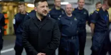 Ucraina, l&rsquo;Ue sblocca 6,1 miliardi per la difesa nell&rsquo;Independence Day. Vertice dei Volenterosi a Kiev
