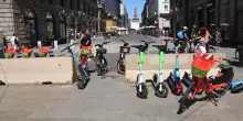Monopattini, scatta l&rsquo;obbligo di targhe