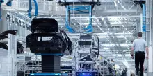 Auto, Francia e Germania verso l&rsquo;accordo sul 2035: emissioni ridotte dell&rsquo;80% e incentivi Made in Europe