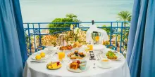 Al Festival di Cannes &egrave; The White Lotus 4 a rubare la scena. Ecco i due hotel blindati per le riprese
