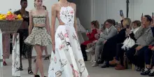 La nobiltà del quotidiano secondo Giambattista Valli alla Paris fashion week
