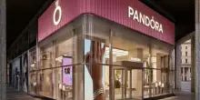 Pandora inaugura il suo primo flagship italiano
