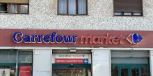 Carrefour, decine di supermercati devastati in Francia: oltre 10 milioni di euro per le riparazioni. Il titolo chiude in calo del 2,2%