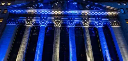 La diretta da Wall Street | Borse Usa positive sostenute dal calo del petrolio. Amazon supera 3.000 miliardi di capitalizzazione
