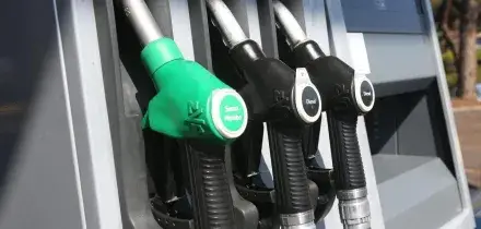 Carburanti, ecco come la speculazione alla pompa di benzina fa guadagnare anche lo Stato