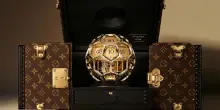 Louis Vuitton celebra 10 anni con Unicef: gioielli solidali, un libro d&rsquo;autore e un esclusivo Time Object all&rsquo;asta da Sotheby&rsquo;s