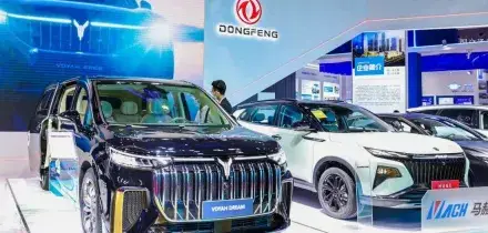 Stellantis, accordo da 1 miliardo con Dongfeng per produrre auto elettriche Peugeot e Jeep in Cina dal 2027