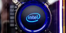 Intel, il big Usa dei chip torna in utile nel terzo trimestre 2025. La guidance convince e il titolo corre in borsa