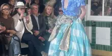 Andreas Kronthaler celebra l&rsquo;irriverenza della sua musa Vivienne Westwood alla Paris fashion week