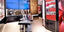 Est&eacute;e Lauder batte le stime, nel primo trimestre ricavi a +4,6%. Avviati tagli fino a 10 mila dipendenti