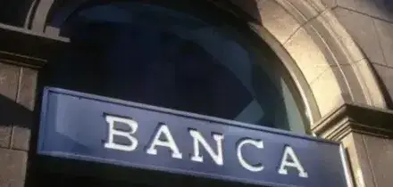 Banche italiane, utili attesi sopra 7 miliardi nel terzo trimestre: i nuovi target price di Barclays