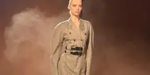 Ferragamo nelle uniformi degli anni Quaranta alla Milano fashion week