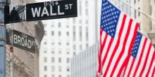 Wall Street snobba la guerra e torna ai massimi storici. Ma rimane molto cara: meglio vendere o comprare?