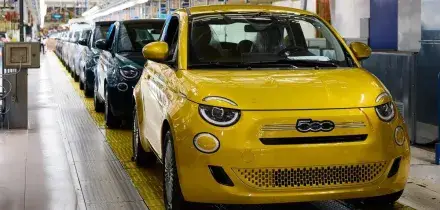 Stellantis, Mirafiori riparte e accelera: la Fiat 500 potrebbe essere prodotta anche di sabato