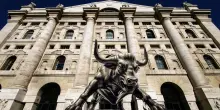Piazza Affari verso nuovi record: i titoli rimasti indietro con un potenziale di rialzo fino al 60%
