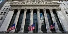 La diretta da Wall Street | Le borse Usa aprono contrastate. Il pil rallenta all&rsquo;1,4% e l&rsquo;inflazione Pce accelera al 2,9%