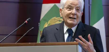 Difesa, Mattarella: la spesa per una strategia militare nazionale &egrave; poco popolare ma necessaria