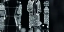 La scacchiera d'oro e diamanti di Chanel da 6 milioni di euro: ecco la rivoluzione dell'iper-collezionismo tra gaming e alta orologeria