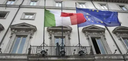 Caro carburanti, Salvini al tavolo con i petroliferi per un tetto al diesel. Meloni convoca il Cdm