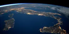 La finanza italiana sale in orbita: Intesa Sanpaolo, Bei ed Esa mobilitano 300 milioni per le pmi dell&rsquo;aerospazio
