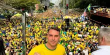 Brasile, Fl&aacute;vio Bolsonaro scomparso dopo la sconfitta elettorale. La fuga negli Usa e le indagini sui fondi americani