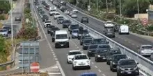 Autostrade, nel 2025 ricavi in crescita (4,5 miliardi) ma l&rsquo;utile scende a 965 milioni. Dividendi per 258 milioni
