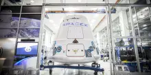 SpaceX di Elon Musk prende 2 miliardi da Trump, Blue Origin prepara il lander per la Luna: così negli Usa riparte la corsa allo spazio