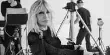 Donatella Versace lancia un nuovo brand con Revolve group